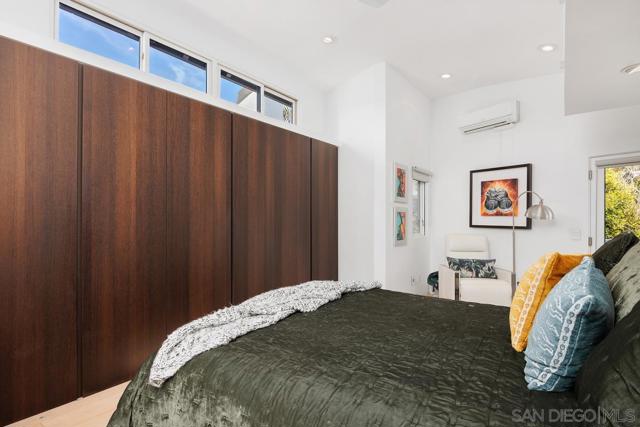 1729 Coast Blvd, Del Mar CA: https://media.crmls.org/mediaz/07723ce8-4317-482a-895b-3fa4a4eddf68.jpg