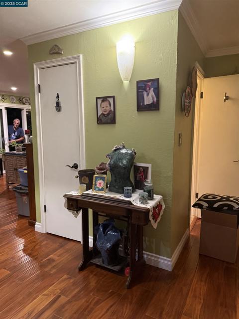 1036 Oak Grove Rd, Concord CA: https://media.crmls.org/mediaz/07730bd9-24ca-41c5-8a90-d88beb54d64b.jpg