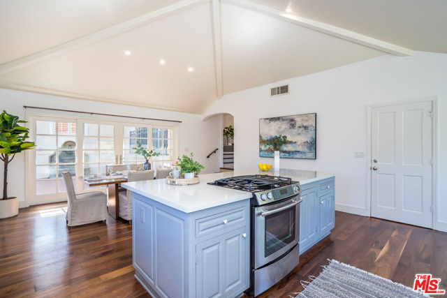 941 N Norman Place, Los Angeles CA: https://media.crmls.org/mediaz/077325a2-3ecf-4f7f-a7ee-0c188ff1f04c.jpg