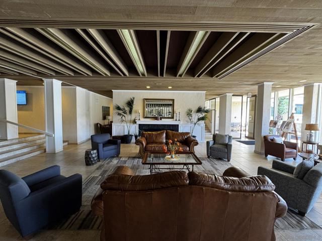 1885 Diamond St, San Diego CA: https://media.crmls.org/mediaz/0773711b-0720-4a4a-938e-783a98750a59.jpg