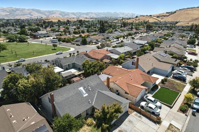 3665 Ivy Canyon Court, San Jose CA: https://media.crmls.org/mediaz/0773a010-287f-4d9e-962b-9fa24e9211fb.jpg