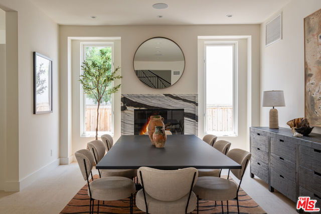 526 N Plymouth Boulevard, Los Angeles CA: https://media.crmls.org/mediaz/07742ef2-f3f2-414c-90cb-84afe6a4c0f7.jpg