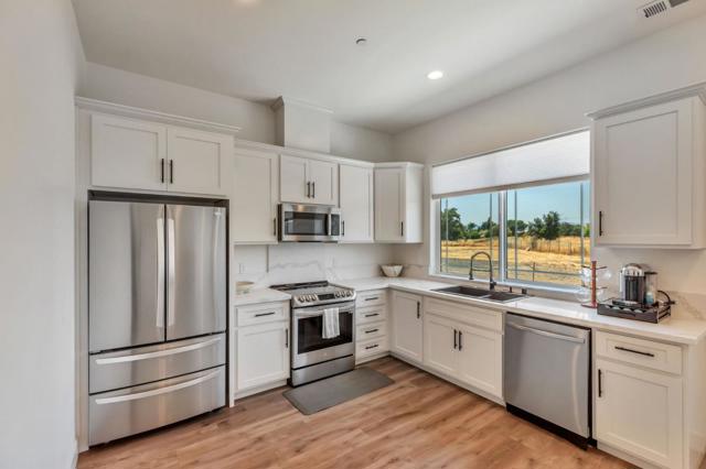 10055 Foothill Avenue, Gilroy CA: https://media.crmls.org/mediaz/07748651-e77a-4981-8515-ea546020ef43.jpg