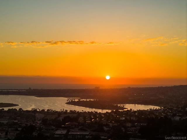 2736 Burgener Blvd, San Diego CA: https://media.crmls.org/mediaz/0774c2d9-9cca-4980-9da7-34f824037d06.jpg
