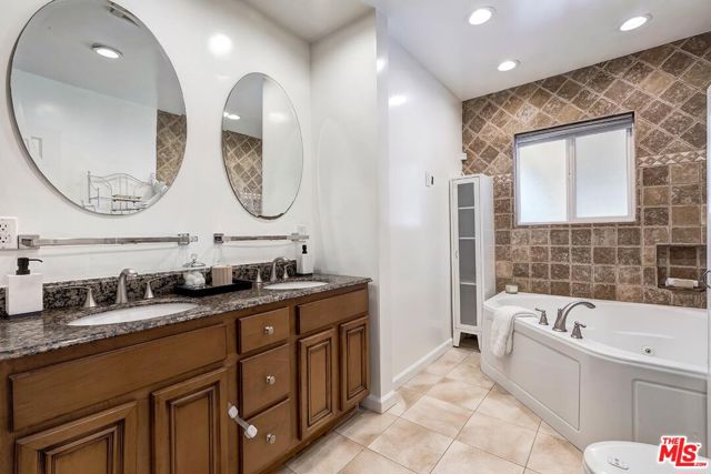 3804 Lenawee Avenue, Culver City CA: https://media.crmls.org/mediaz/07756b15-098e-4dc3-b35f-9564382bff48.jpg