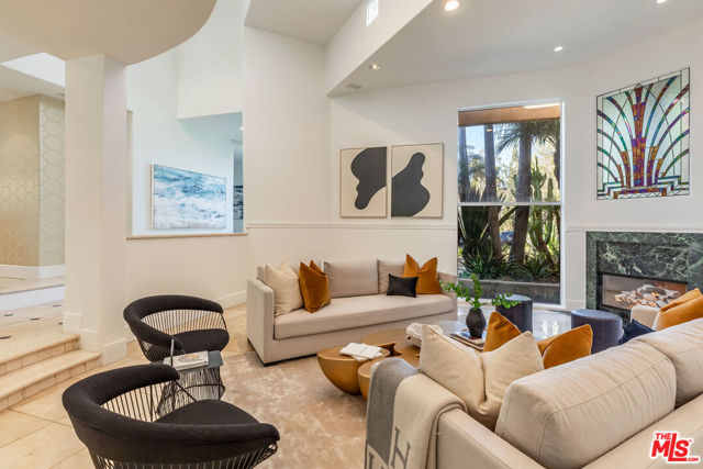 739 20th Street, Santa Monica CA: https://media.crmls.org/mediaz/07757057-dcad-4ea5-af89-71c55497df43.jpg