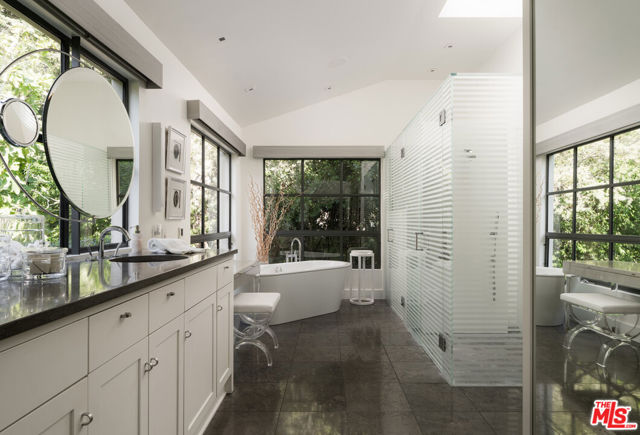 796 Hot Springs Road, Montecito CA: https://media.crmls.org/mediaz/0775b94f-7aa6-486a-af78-35ebd9279b7d.jpg