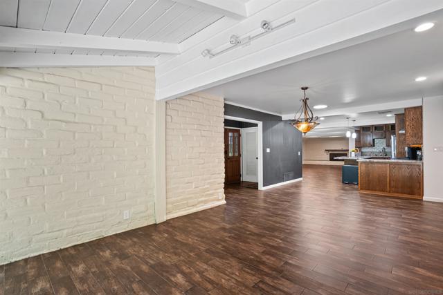 4201 Avenida Gregory, Spring Valley CA: https://media.crmls.org/mediaz/0775ba5e-0e64-40da-b3b7-a79e6b2cfb74.jpg