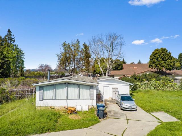 40 Eileen Street, Watsonville CA: https://media.crmls.org/mediaz/077602ab-d7bd-4ecf-836b-255a5d617e79.jpg