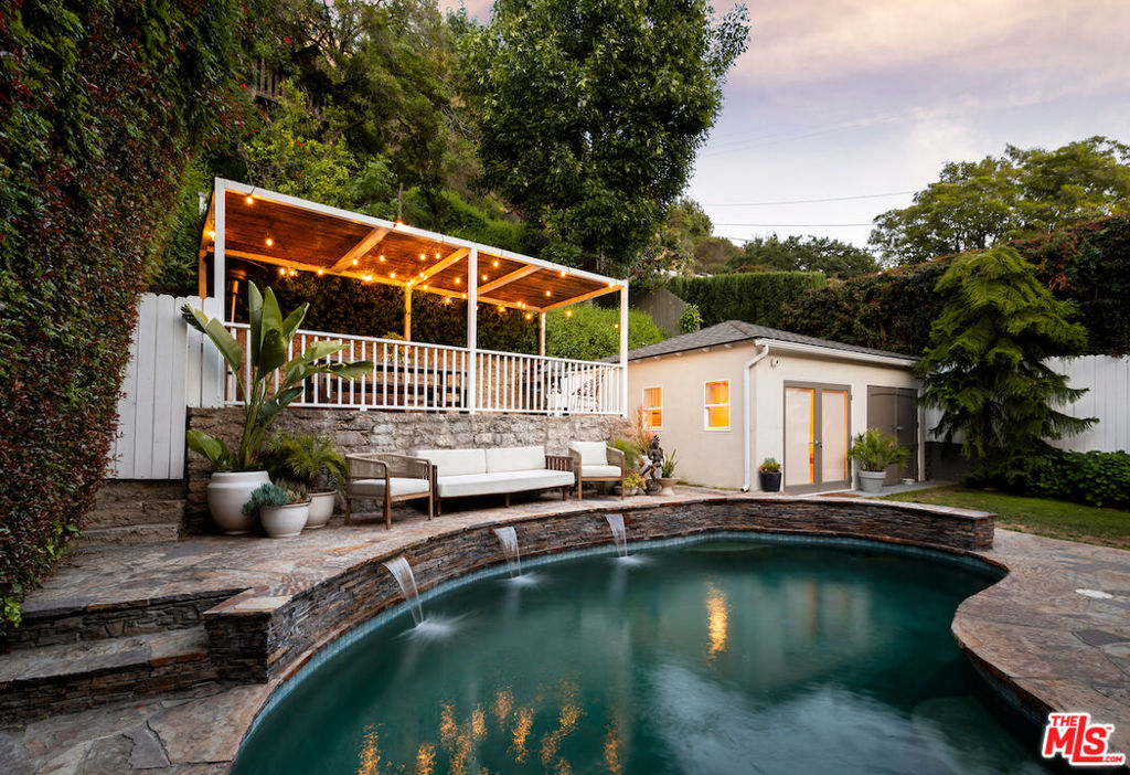 2518 Canyon Drive