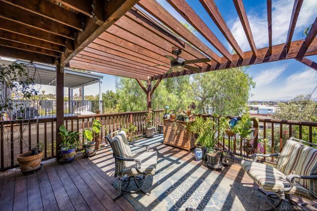 405 Langley St, San Diego CA: https://media.crmls.org/mediaz/07769373-4069-4eae-a0c0-1c66364cfa78.jpg