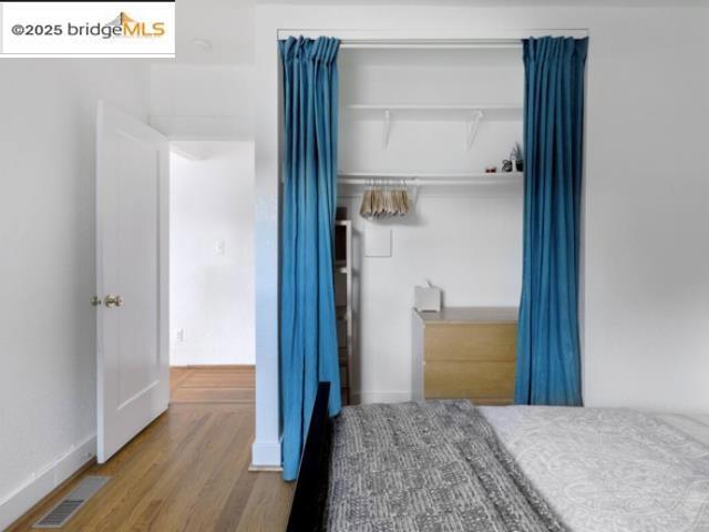 6432 Sunnymere, Oakland CA: https://media.crmls.org/mediaz/0776aee7-0aef-487f-88bc-12097b3f09fc.jpg