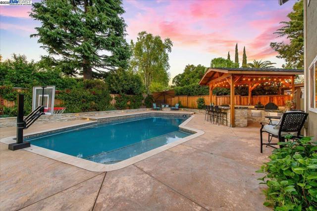 4839 Merganser Ct, Pleasanton CA: https://media.crmls.org/mediaz/0776cc82-1974-4a39-a276-9077e0dfd2f7.jpg