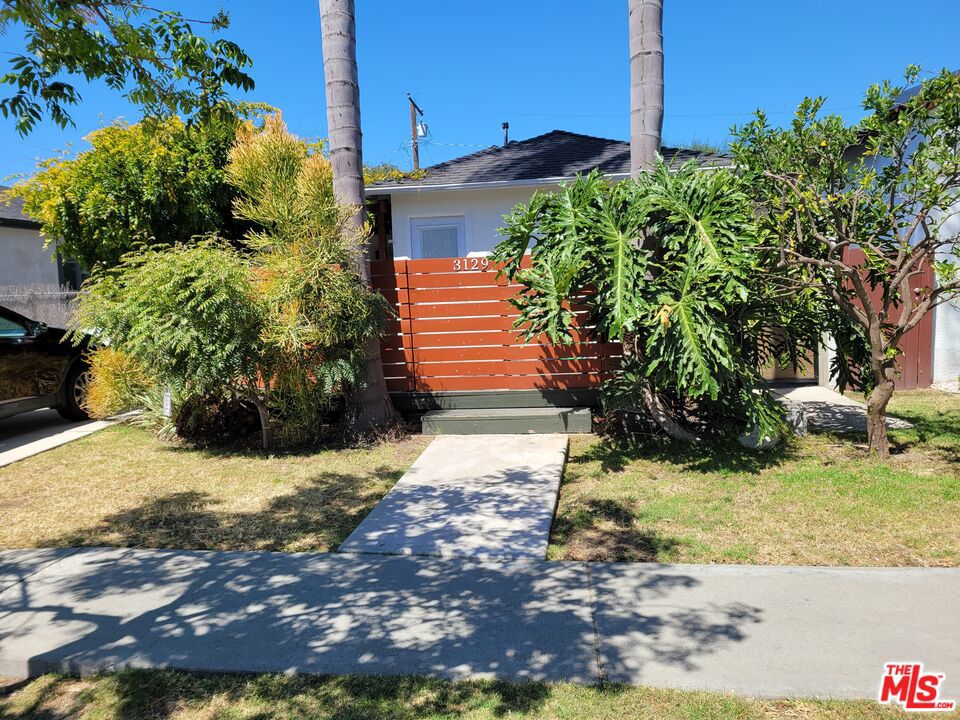 3129 Roberts Avenue