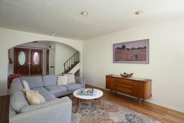 28628 Mountain Meadow Rd, Escondido CA: https://media.crmls.org/mediaz/07774050-d3a0-4ada-9d77-5b7ea0fb7250.jpg