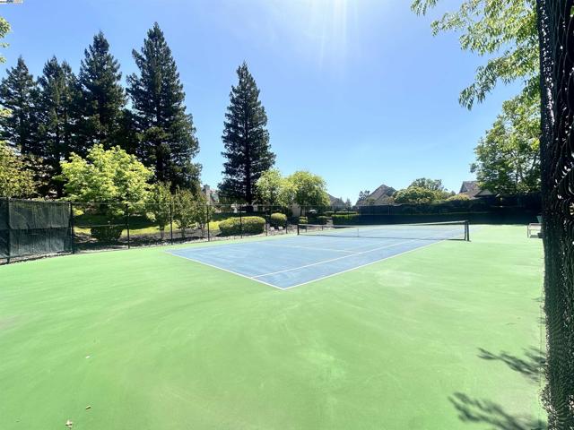 158 Golden Ridge Rd, Alamo CA: https://media.crmls.org/mediaz/0777b316-2407-4aa0-a274-21304cc0d855.jpg