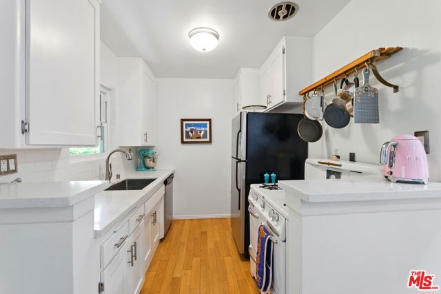 1929 Tamarind Avenue, Los Angeles CA: https://media.crmls.org/mediaz/077849fb-6898-41af-88cb-0f55063937e9.jpg