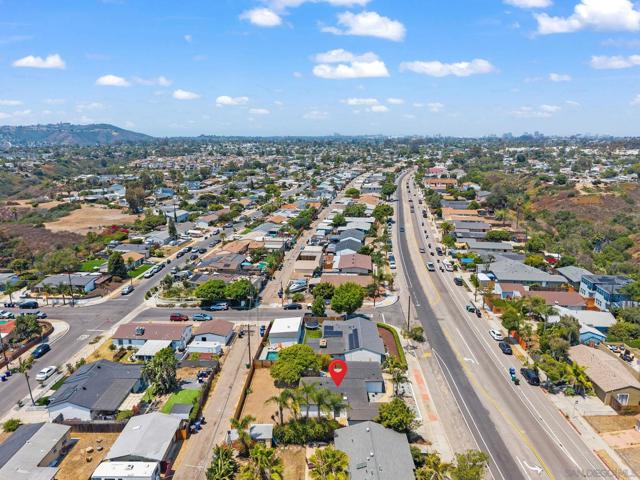 4316 Clairemont Dr, San Diego CA: https://media.crmls.org/mediaz/07784c5e-c2ec-48ec-815c-1af357f8547b.jpg