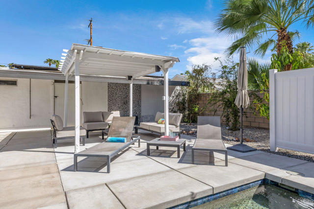 1075 E Sunny Dunes Road, Palm Springs, CA 92264