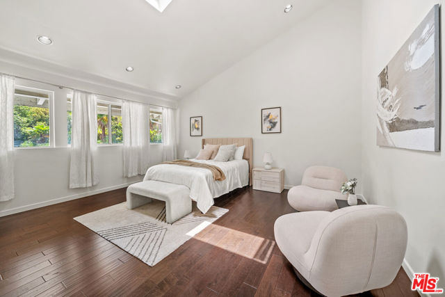 16755 Encino Hills Drive, Encino CA: https://media.crmls.org/mediaz/0778ced7-26e6-4130-a200-1c0aee6c24d5.jpg
