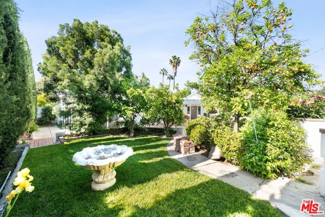 23020 Lita Place, Woodland Hills CA: https://media.crmls.org/mediaz/07790148-5623-4ad8-b5ab-8cb420fa4060.jpg