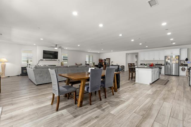 34885 Heartland Lane, Murrieta CA: https://media.crmls.org/mediaz/077907ee-3b8d-428c-a4a7-d3838ee3f090.jpg