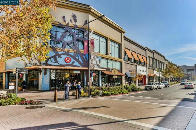 1800 Alma Ave, Walnut Creek CA: https://media.crmls.org/mediaz/07791581-9b30-41e1-a332-971c0a68b54f.jpg