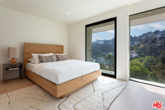 1943 Sunset Plaza Drive, Los Angeles CA: https://media.crmls.org/mediaz/07792706-5282-49d7-8e87-0390711cb330.jpg