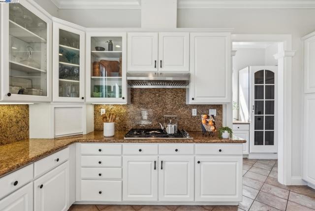 3879 Blackstone Ct, Castro Valley CA: https://media.crmls.org/mediaz/07795097-9184-4836-8080-b2059682d8f4.jpg