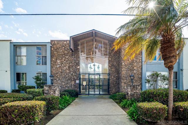 279 Moss St, Chula Vista CA: https://media.crmls.org/mediaz/07797ef6-0a5d-46e7-8a11-c730689feba1.jpg