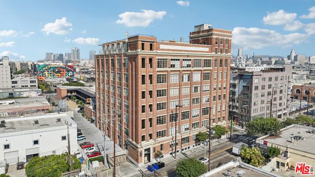 1850 Industrial Street, Los Angeles CA: https://media.crmls.org/mediaz/0779b95b-74b9-4b55-adfe-db27016c5f14.jpg
