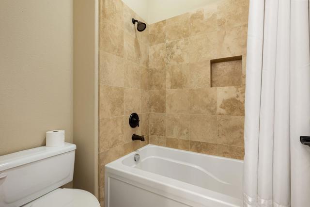 61414 Topaz Drive, La Quinta CA: https://media.crmls.org/mediaz/0779f8b7-2f48-43b2-9f28-45822060e138.jpg