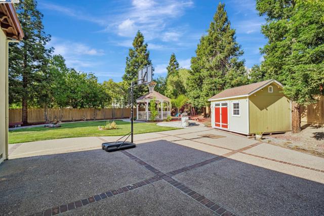 744 Bodega Ct, Fremont CA: https://media.crmls.org/mediaz/077a4b87-a9fc-4e45-8725-d1b22730de26.jpg