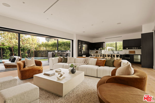 5988 W 76th Street, Los Angeles CA: https://media.crmls.org/mediaz/077a5d59-336e-48c7-b9d0-2d218428dfe3.jpg