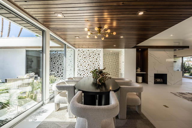 76670 Lark Lane, Indian Wells CA: https://media.crmls.org/mediaz/077bd3e3-4676-45eb-9161-094edc6e1d5a.jpg
