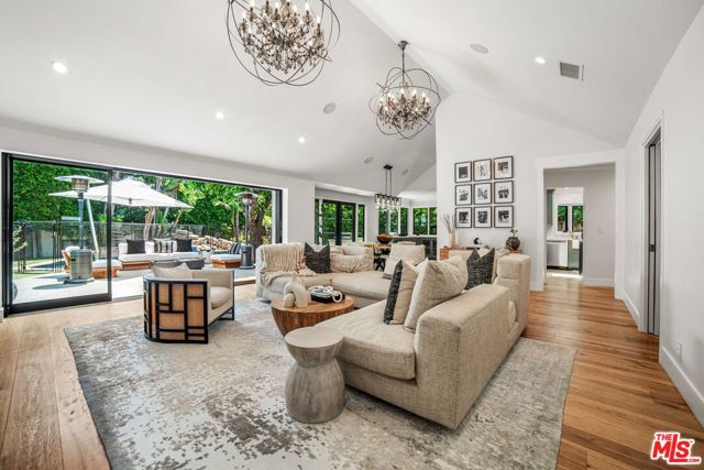 2701 Roscomare Road, Los Angeles, CA 90077