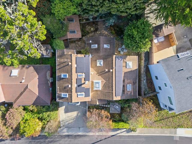5 Hibbert Court, Pacifica CA: https://media.crmls.org/mediaz/077bf37d-5e71-4261-a011-5d5a0bfc6f51.jpg