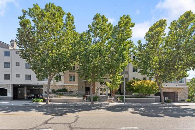 912 Campisi Way, Campbell CA: https://media.crmls.org/mediaz/077c0ebc-a483-48df-bb1a-09c465a55b04.jpg