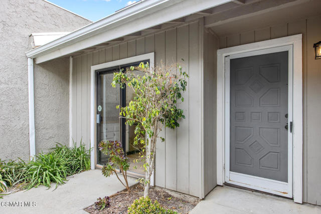 4535 Falkirk Bay, Oxnard CA: https://media.crmls.org/mediaz/077dc2f1-cd8c-44db-bd61-89cb7f1afb71.jpg