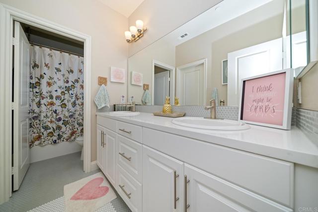 35788 Bay Morgan Lane, Fallbrook CA: https://media.crmls.org/mediaz/077de804-3a7d-4630-a525-4b217198e6b7.jpg