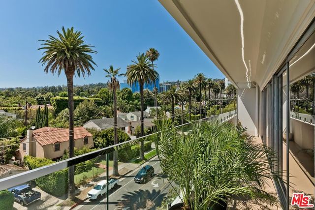 838 Doheny Drive, West Hollywood, California 90069, 2 Bedrooms Bedrooms, ,2 BathroomsBathrooms,Condominium,For Sale,Doheny,24422655