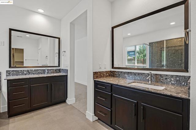 18499 Lewiston Dr, Lathrop CA: https://media.crmls.org/mediaz/077e1706-4255-436a-b80c-7189ab07649b.jpg