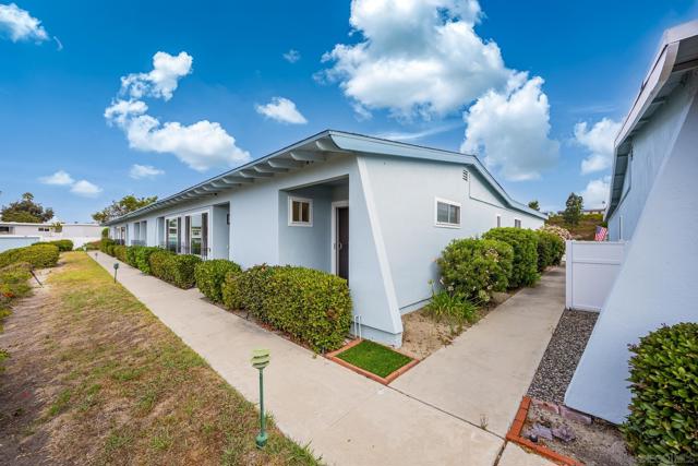 3839 Vista Campana S, Oceanside CA: https://media.crmls.org/mediaz/077e8f30-450d-43a4-8fb6-143af17722b4.jpg