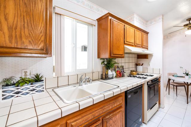 2010 W San Marcos Blvd #93, San Marcos CA: https://media.crmls.org/mediaz/077e8fe1-3006-42d2-8646-5a539556c01e.jpg