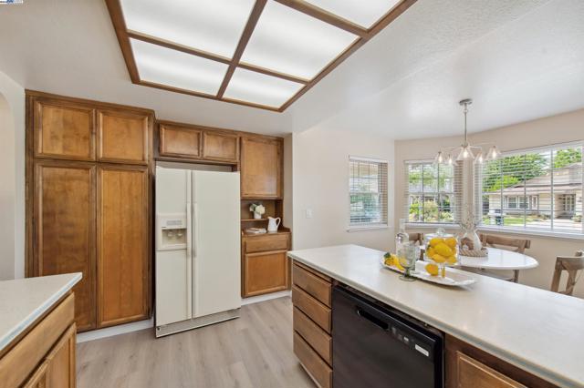 4182 Garatti Court, Pleasanton CA: https://media.crmls.org/mediaz/077ea48c-c80f-406d-8483-987752f9d228.jpg