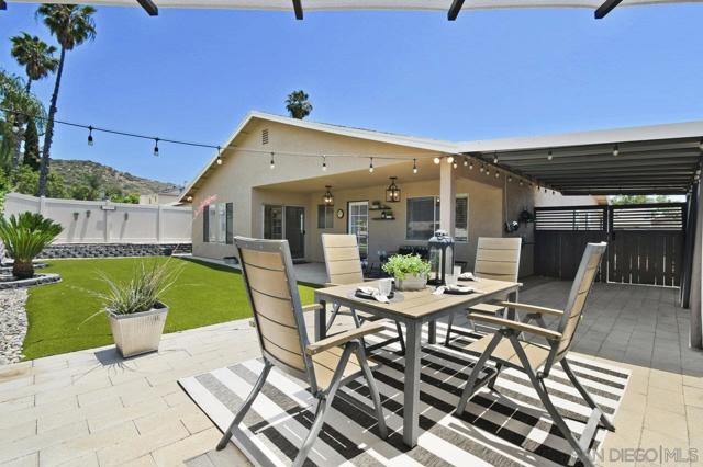 10240 Princess Marcie Dr, Santee CA: https://media.crmls.org/mediaz/077ed4ed-934f-4643-89cd-f7fc38fd2d8e.jpg