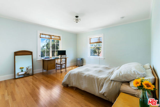 1672 Buckingham Road, Los Angeles CA: https://media.crmls.org/mediaz/077ee636-bcee-4517-91ba-87a2dd7257bb.jpg