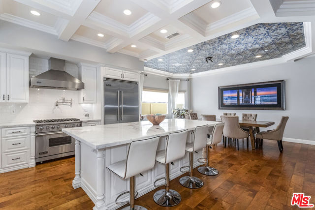 4728 Vesper Avenue, Sherman Oaks CA: https://media.crmls.org/mediaz/077ef9da-07b1-44e2-aada-9598e80ec1b1.jpg