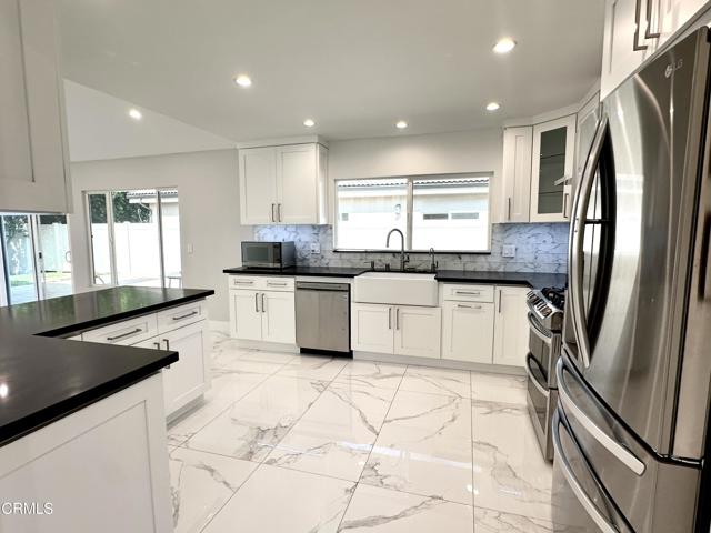 Detail Gallery Image 8 of 30 For 10462 Yarmouth Ave, Granada Hills,  CA 91344 - 4 Beds | 2 Baths