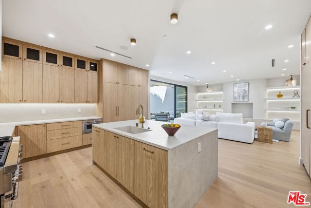 5 Bed Home for Sale in Encino, California